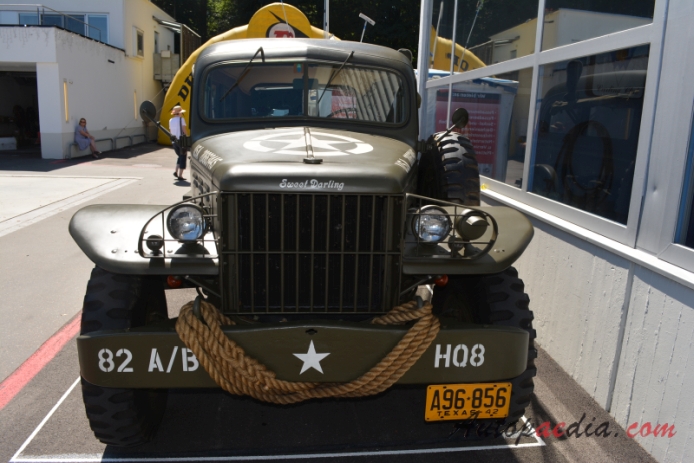 Dodge WC series 1940-1945 (1942 WC-53 Carryall military truck)), front view