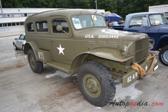 Dodge WC series 1940-1945 (1942 WC-53 Carryall pojazd wojskowy)), prawy przód