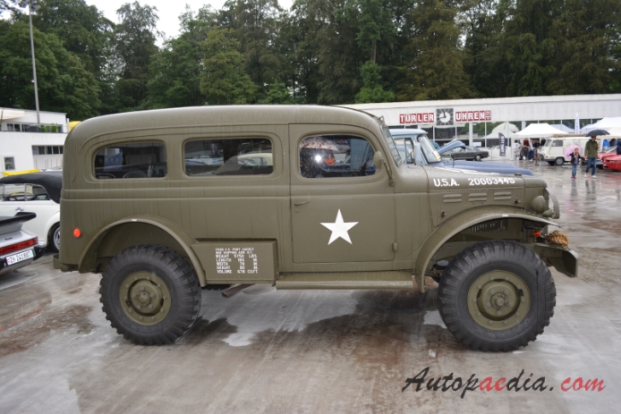 Dodge WC series 1940-1945 (1942 WC-53 Carryall pojazd wojskowy)), prawy bok