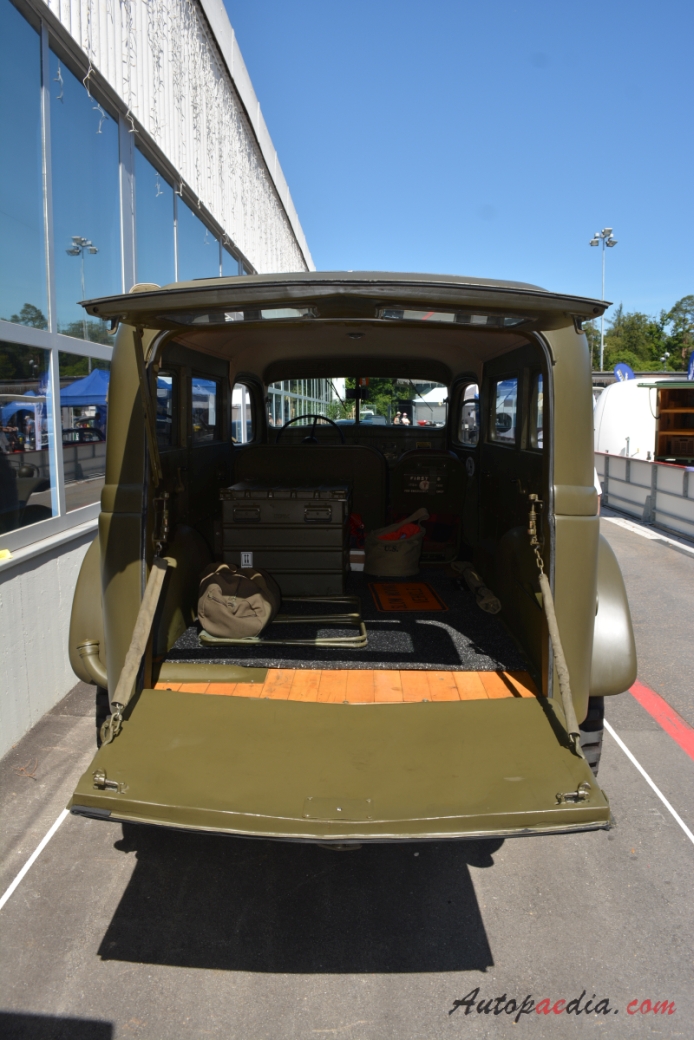 Dodge WC series 1940-1945 (1942 WC-53 Carryall military truck)), rear view