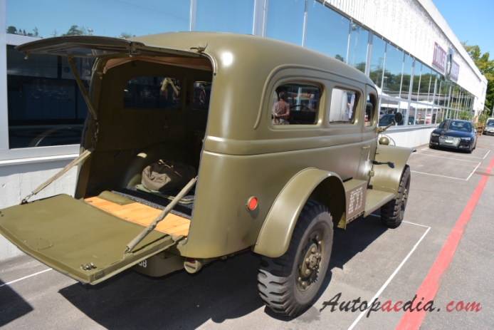 Dodge WC series 1940-1945 (1942 WC-53 Carryall pojazd wojskowy)), prawy tył