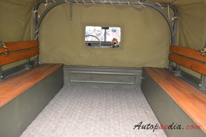 Dodge WC series 1940-1945 (1943 WC-52 military truck)), interior