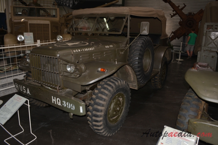 Dodge WC series 1940-1945 (1944 T214 WC-56 Command Car pojazd wojskowy)), lewy przód