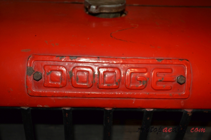 Dodge WC series 1940-1945 (WC-51 wóz strażacki), emblemat przód 