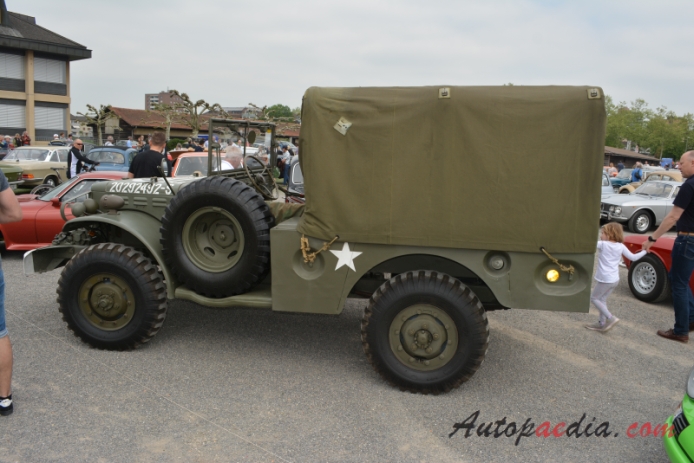 Dodge WC series 1940-1945 (WC-52 pojazd wojskowy)), lewy bok