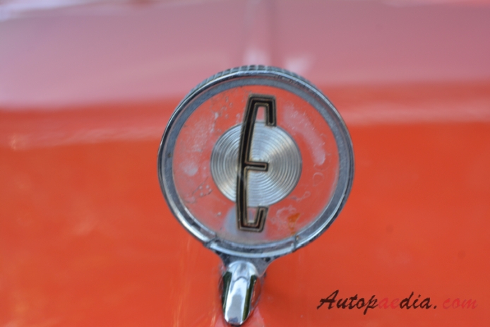 Edsel Pacer 1958 (hardtop 2d), front emblem  