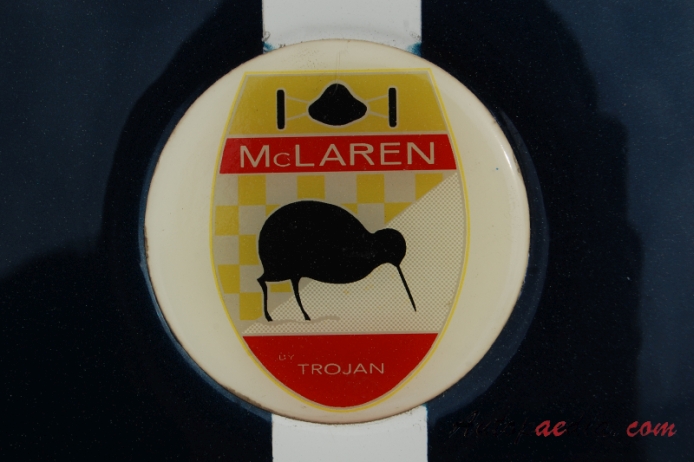 McLaren Elva MK III 1961-196x (1961), front emblem  