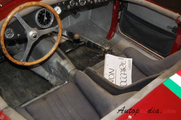 Ermini 1952 (1100 Sport roadster 2d), wnętrze