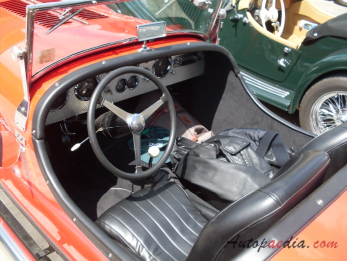 Excalibur 1965-1997 (1965-1969 Series I roadster 2d), wnętrze