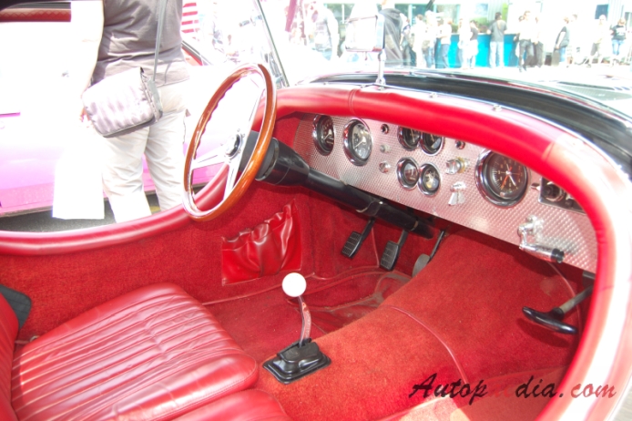 Excalibur 1965-1997 (1965-1969 Series I roadster 2d), interior
