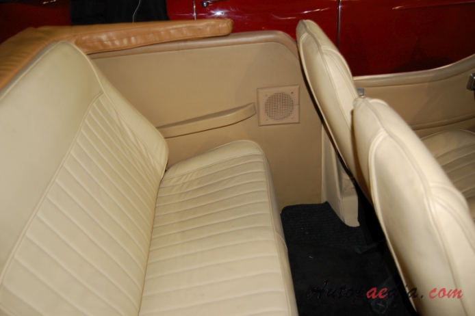 Excalibur 1965-1997 (1978 Phaeton Series III), interior