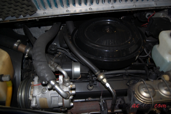 Excalibur 1965-1997 (1984 Phaeton Series IV), engine  