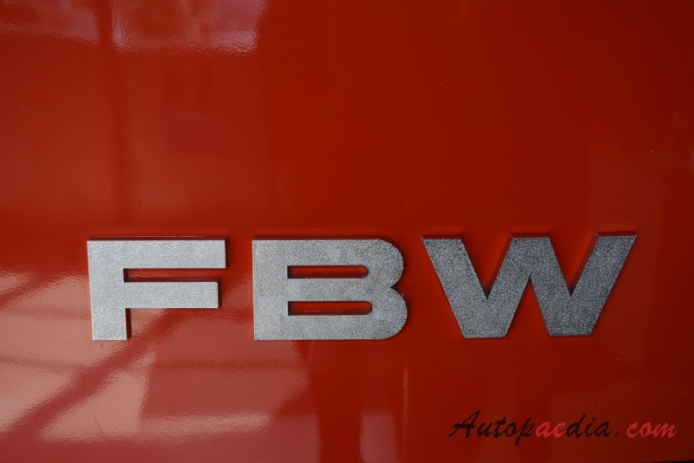 FBW 50U 1952-1983 (1976 Ramseier und Jenzer FBW 50U EU 3A Frutigen-Adelbogen Automobilverkehr AG autokar), emblemat przód 