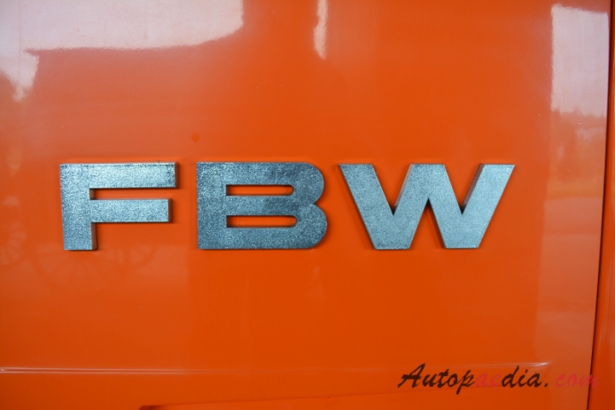 FBW 91U 1975-1980 (1975 FBW 91U EU4A Zugerland Verkehrsbetriebe), emblemat przód 