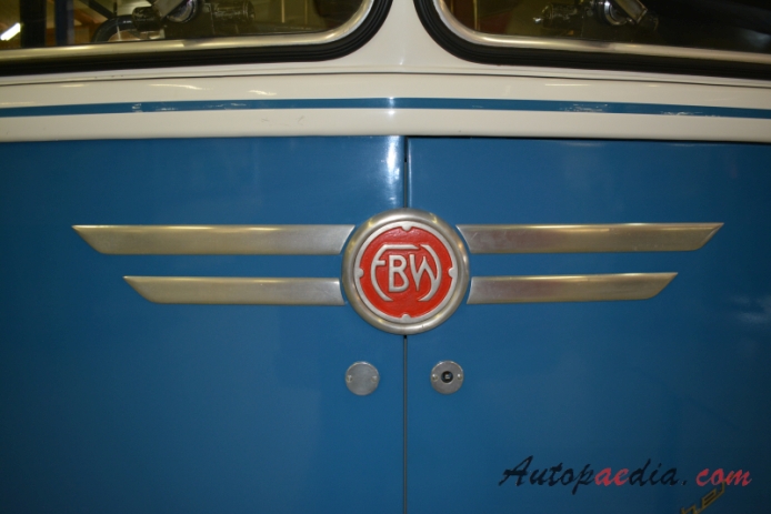 FBW B 71 UH 1959-1962 (1959 Tüscher Hochlenker VBZ 239 city bus), front emblem  