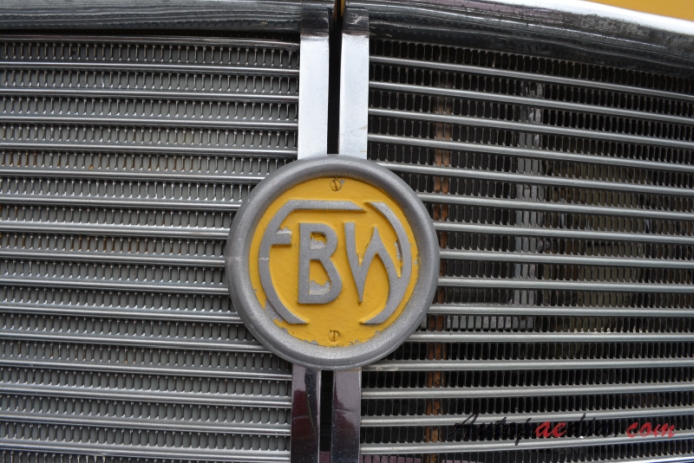 FBW C35-U 1960-1968 (1962-1965 PC35-U Postauto Alpenwagen III-U FFB Fritz Frutig Birmensdorf), front emblem  