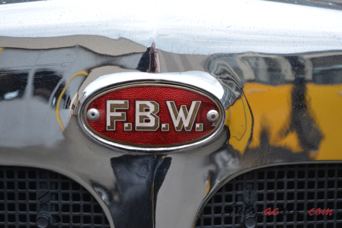 FBW ON50 1946-1958 (1948 Postauto motorhome conversion), front emblem  