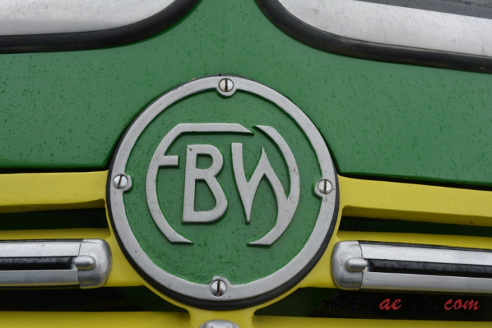FBW Frontlenker (kabina nad silnikiem) 1947-1985 (195x nieznany model Volg śmieciarka), emblemat przód 