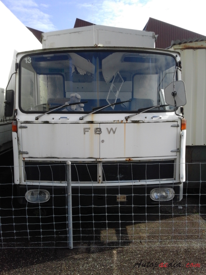 FBW Frontlenker (kabina nad silnikiem) 1947-1985 (1967-1972 FBW L40U/FBW L50U/FBW L70U nadwozie skrzyniowe), przód