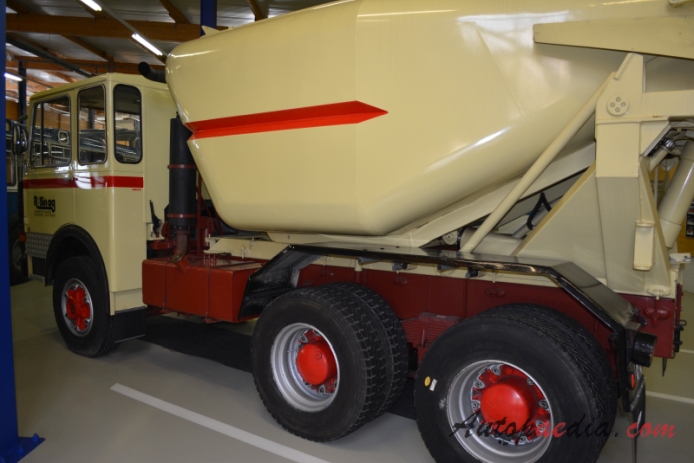 FBW Frontlenker (kabina nad silnikiem) 1947-1985 (1974 FBW 80-V-E 4A Röllin AG Hirzel 6x4 transport betonu), lewy bok