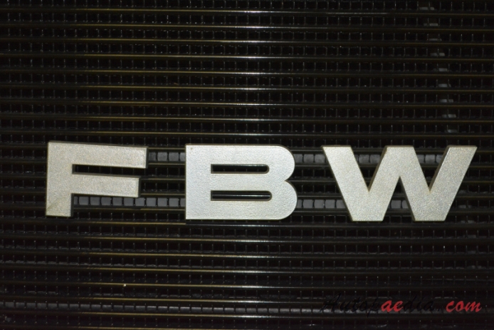 FBW Frontlenker (kabina nad silnikiem) 1947-1985 (1974 FBW 80-V-E 4A Röllin AG Hirzel 6x4 transport betonu), emblemat przód 