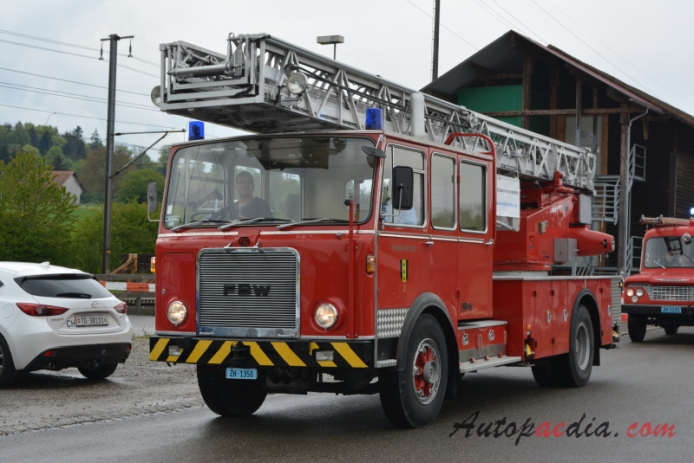 FBW Frontlenker (cab over engine) 1947-1985 (1976 FBW L50-V Feuerwehr Wetzikon Metz fire engine), left front view