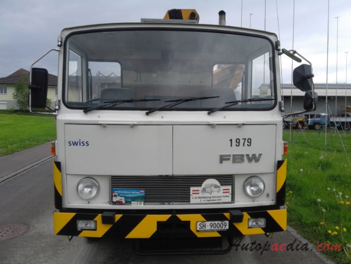 FBW Frontlenker (cab over engine) 1947-1985 (1979 FBW L50U EU5A Swiss flatbed truck), front view