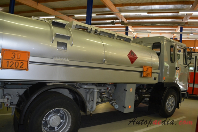 FBW Frontlenker (cab over engine) 1947-1985 (1985 FBW F520 tank truck military truck), right side view