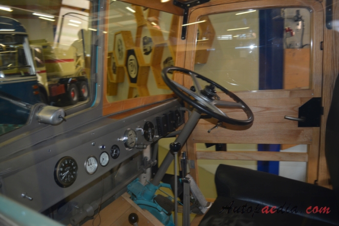 FBW Hauber (kabina za silnikiem) 1919-1985 (1943 FBW AM40-3 SK Billeter Transporte. wywrotka), wnętrze
