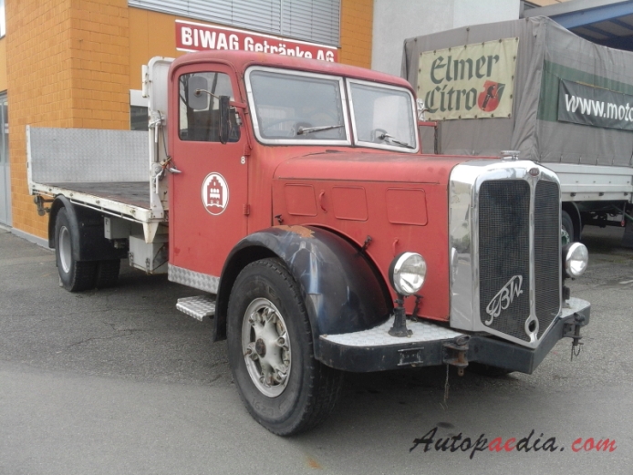 FBW Hauber (conventional truck) 1919-1985 (1946-1949 FBW L40 BIWAG Getränke AG flatbed truck), right front view