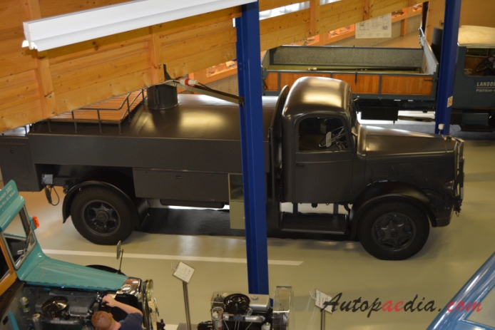 FBW Hauber (kabina za silnikiem) 1919-1985 (1948 FBW L50 cysterna, pojazd wojskowy), prawy bok