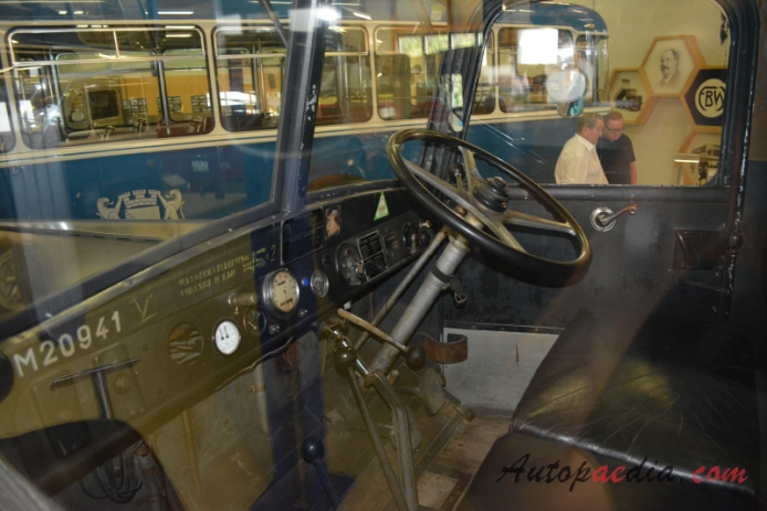 FBW Hauber (kabina za silnikiem) 1919-1985 (1948 FBW L50 cysterna, pojazd wojskowy), wnętrze