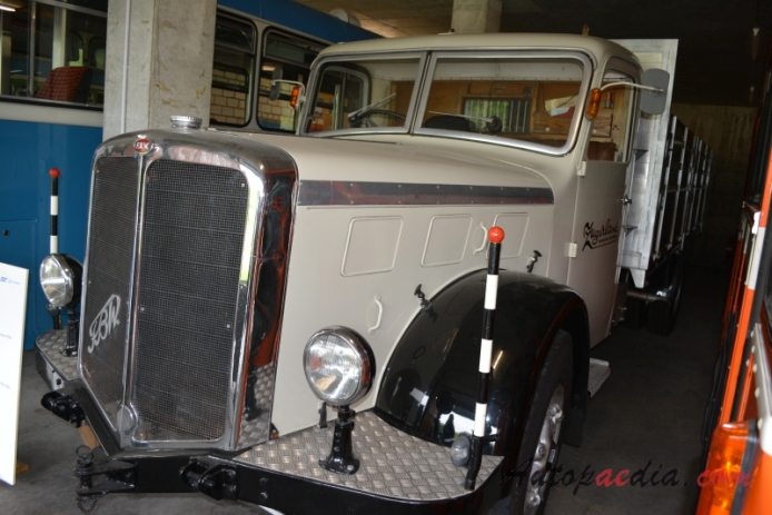 FBW Hauber (kabina za silnikiem) 1919-1985 (1952 L50 ED Zugerland Verkehrs Betriebe nadwozie skrzyniowe), lewy przód