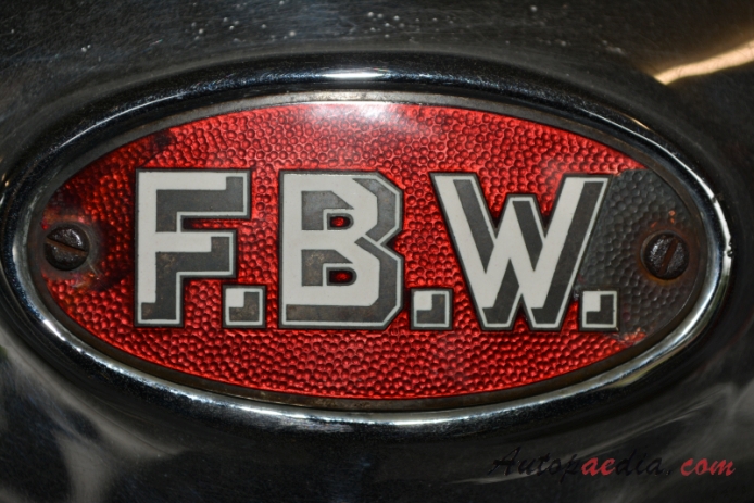 FBW Hauber (kabina za silnikiem) 1919-1985 (1952 L50 ED Zugerland Verkehrs Betriebe nadwozie skrzyniowe), emblemat przód 