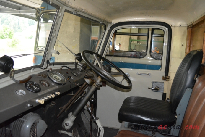 FBW Hauber (kabina za silnikiem) 1919-1985 (1952 L50 ED Zugerland Verkehrs Betriebe nadwozie skrzyniowe), wnętrze