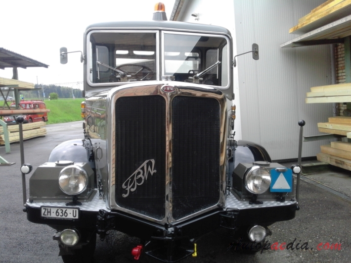 FBW Hauber (kabina za silnikiem) 1919-1985 (1960 FBW X50/X70 SBB pojazd szynowo-drogowy), przód