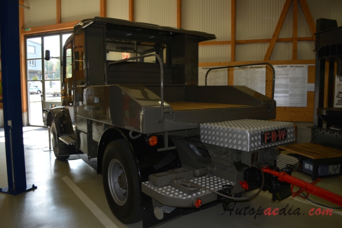 FBW Hauber (kabina za silnikiem) 1919-1985 (1960 FBW X50/X70 SBB pojazd szynowo-drogowy), lewy tył