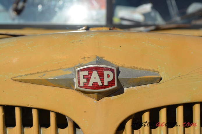 FAP 13 1962-1994 (tank truck), front emblem  