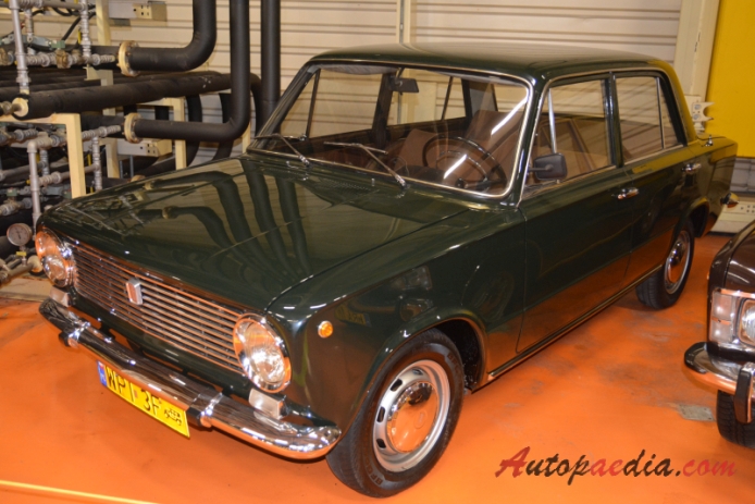Fiat 124 1966-1974 (1966-1970 Fiat 124 sedan 4d), lewy przód