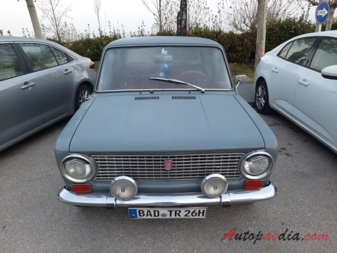 Fiat 124 1966-1974 (1966-1970 Fiat 124 sedan 4d), przód