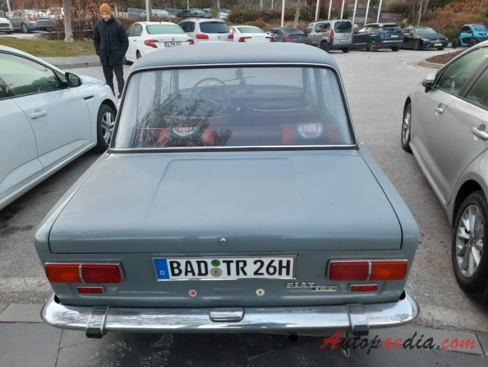 Fiat 124 1966-1974 (1966-1970 Fiat 124 sedan 4d), rear view