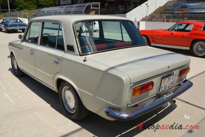 Fiat 124 1966-1974 (1970-1974 Fiat 124 Special T sedan 4d), lewy tył