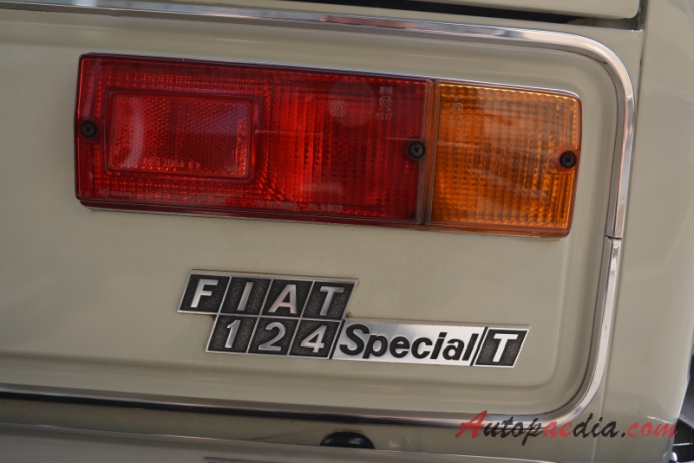Fiat 124 1966-1974 (1970-1974 Fiat 124 Special T sedan 4d), emblemat tył 