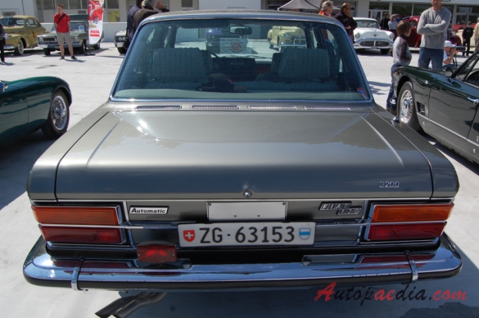 Fiat 130 1969-1977 (1971-1976 Fiat 130 Berlina typ B 3200 sedan 4d), tył