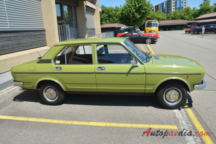 Fiat 132 2. seria 1974-1977 (1976 Fiat 132 1800ccm GLS sedan 4d), prawy bok