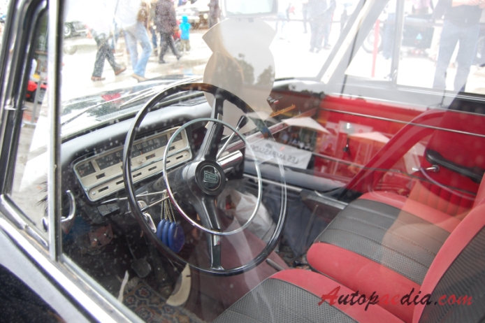 Fiat 1500 1961-1967 (1964-1967 Fiat 1500 C karawan pogrzebowy 3d), wnętrze
