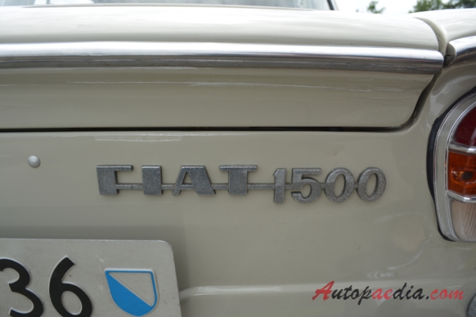 Fiat 1500 1961-1967 (1964-1967 Fiat 1500 C sedan 4d), emblemat tył 