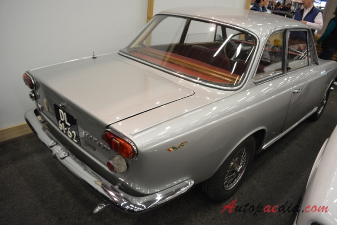 Fiat 1500 1961-1967 (1964 Vignale Coupé 2d), right rear view