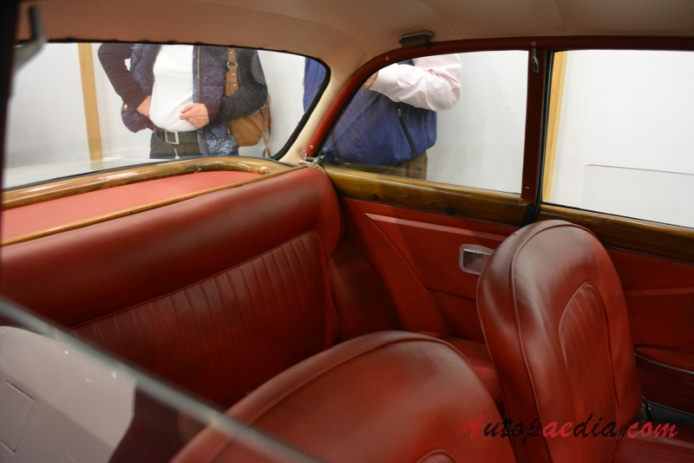 Fiat 1500 1961-1967 (1964 Vignale Coupé 2d), interior