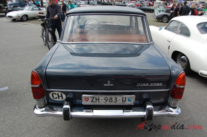 Fiat 2300 1961-1968 (sedan 4d), tył